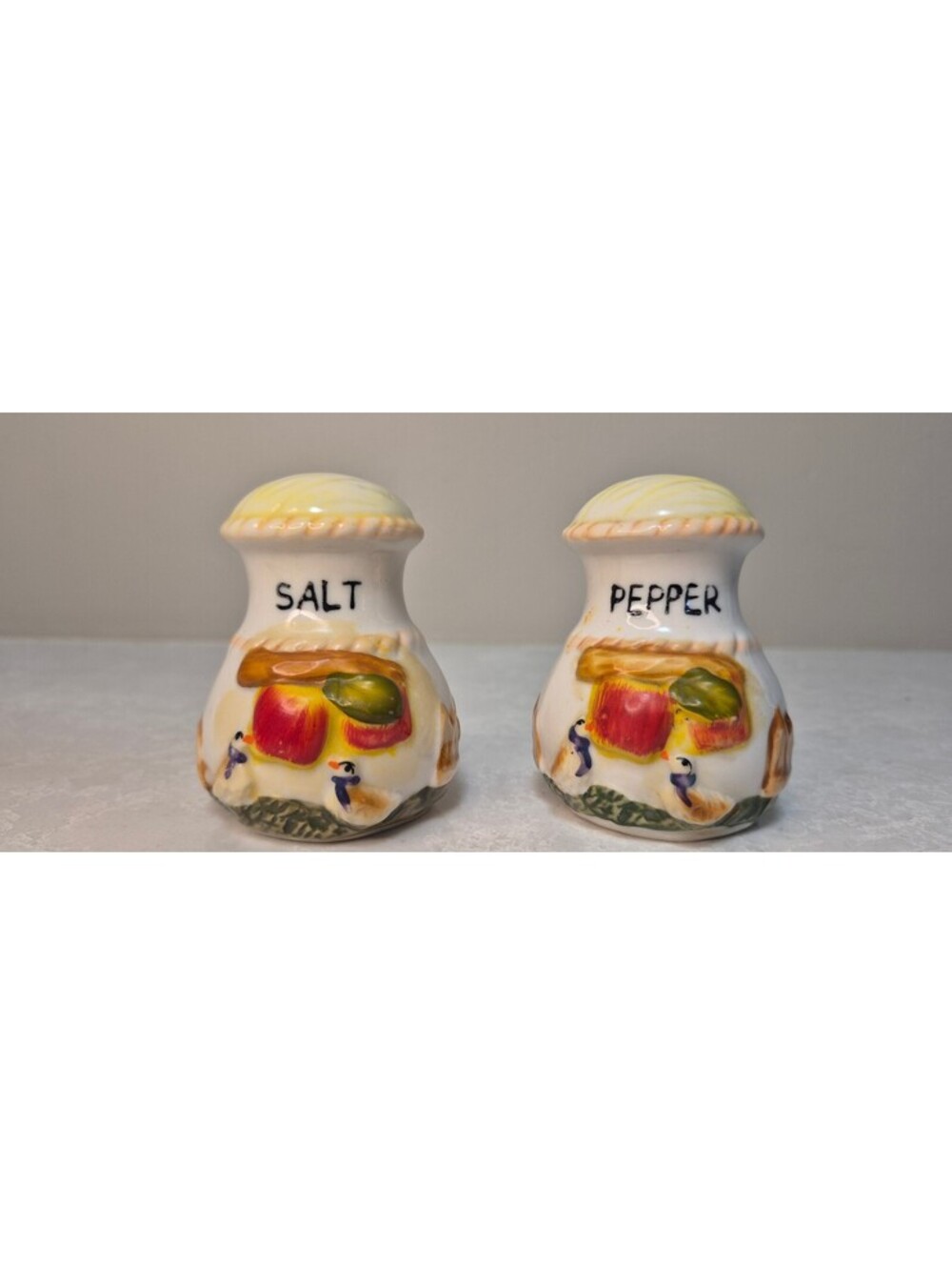 Vintage Bilingual Ceramic Salt Pepper Shakers Sel Poivre Orchard Goose Set